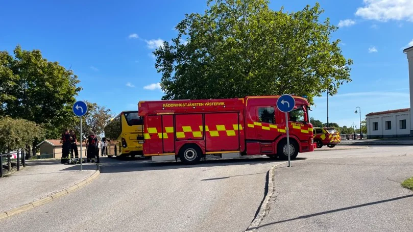 En äldre man blev påkörd av en buss vid Resecentrum i Västervik på torsdagen. Den chaufför som körde KLT-bussen får nu stöd av sin arbetsgivare.