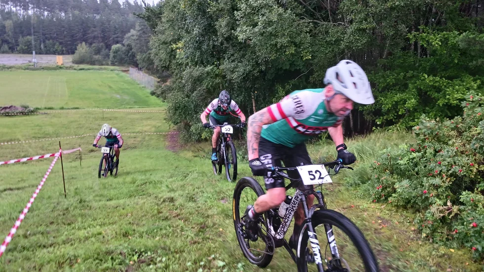Deltagarna Ceres Challenge fick slita hårt i ösregnet.