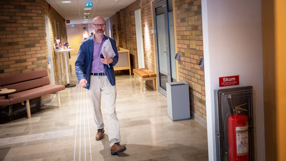 "När en person blir frihetsberövad är det Kriminalvården som bestämmer var personen förvaras. De kan exempelvis bestämma att personen behöver akut sjukvård", säger Ola Björstrand.