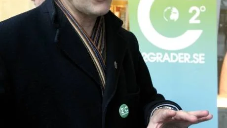 Högre vattenstånd. Lars Thomsson (c) varnar för varmare klimat. Det kan leda till att tätbefolkade områden hamnar under vatten och skapa stora flyktingströmmar.