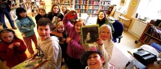 Glädje på biblioteket i Lärbro