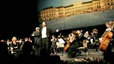 Nyårskonsert. Sebastian Huppmann, baryton, var en av det dryga 30-talet musiker som stod på scenen på Wisby Strand när Wienerfilharmonikerna höll nyårskonsert.