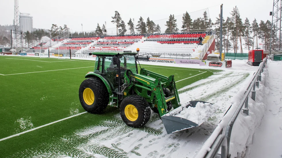 I Uppsala snöröjs de uppvärmda planeran kontiunerligt under den här perioden. Först nästa år får de ouppvärmda vänta på sin tid. Egentligen. De plogas lite nu och då trots att de inte borde. Arkivbild.