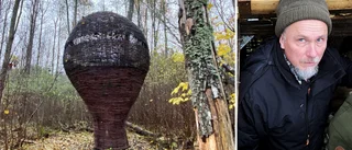 Ulfs nya "hemliga" konstverk i skogen – fyra meter hög ballong