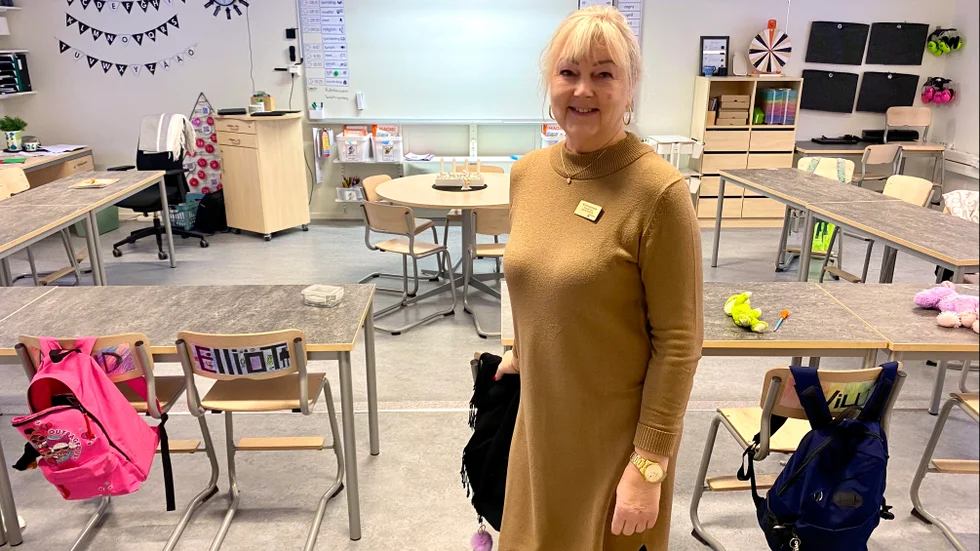 Kristin Jonsson, biträdande rektor i Infjärdensområdet, i ett av de två klassrummen i modulen. Hon tycker de är fina, men ser fram emot att få allt samlat i en byggnad. "Det blir riktigt bra".