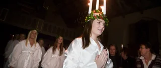 Lucia skrider fram ur mörkret 