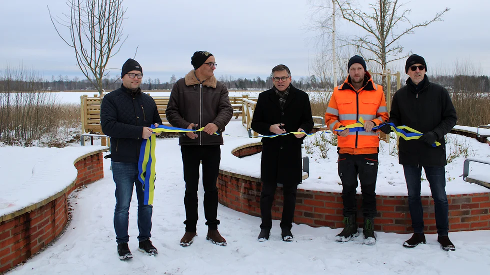 Herrstorpet invigdes med bandklippning på måndagen. Gilbert Gustafssons ägare Kent Gustafsson, oppositionsrådet Tomas Söreling (S), kommunalrådet Lars Rosander (C), Gilbert Gustafssons projektledare Dennis Svärd och kommunens projektledare Tomas Lexinger var på plats.
