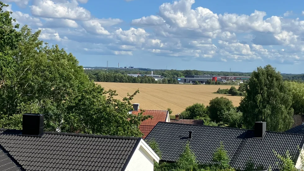 Vi har brist på elproduktion i södra Sverige, men solel löser på inga sätt detta, menar insändarskribenten.