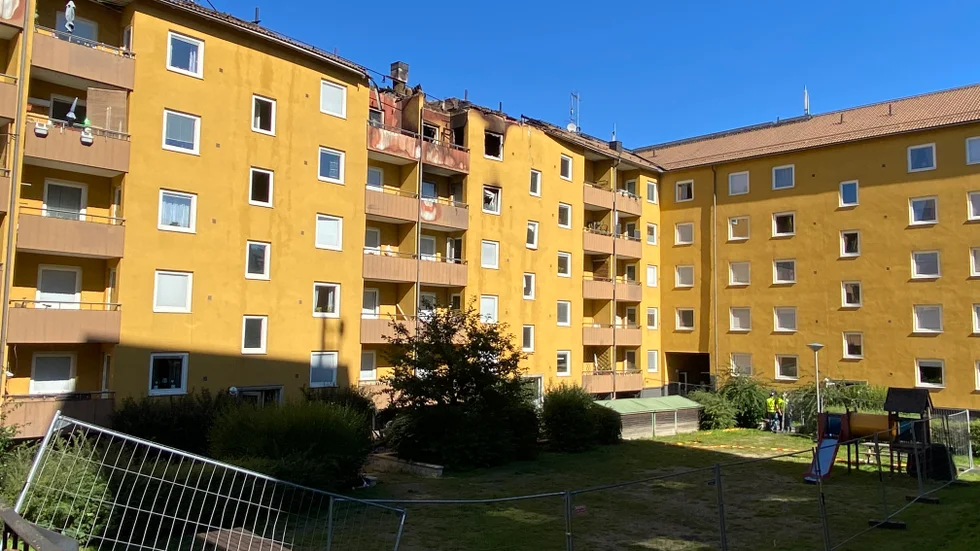 Det var i samband med att polisens kriminaltekniker undersökte brandorsaken som man bokstavligen snubblade över narkotika i den lägenhet där branden startade.