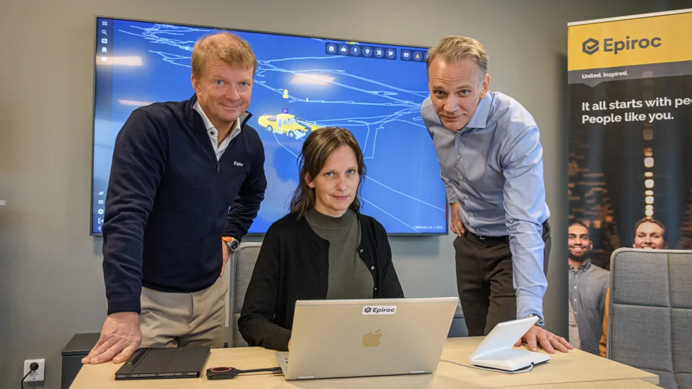 Hans Wahlquist, Erika Svedlund och Andreas Ericson arbetar med att utveckla och implementera företagets system i gruvor runt om i världen.