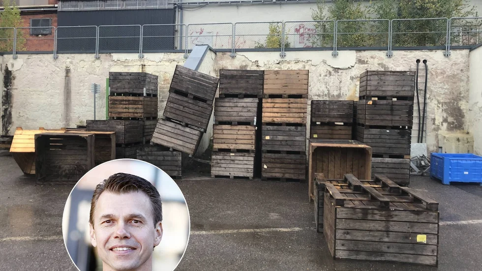 Smakgården, som drivs av Roger Tiefensee blev utsatta för skadegörelse under torsdagsmorgonen. Flera äppellådor som står placerade utanför hade välts.