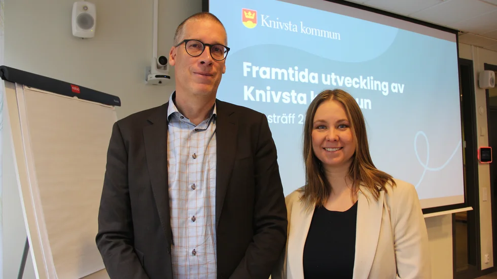 Thomas Malmer säger att kommunens blocköverskridande infrastrukturgrupp under våren ska titta på vilket alternativ till spårplacering som är bäst för Knivsta på både kort och lång sikt. Projektchef Kristina Sandberg ska sköta Knivsta kommuns kontakter med bland andra Trafikverket i fyrspårsfrågan.