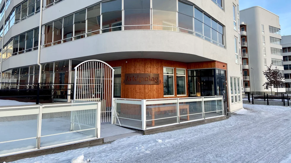 Den 26 januari stänger Mari Wigren Restaurang Arkipelag som inryms i en av fastigheterna i Kuststad i Södra hamn i Luleå. Två krögare är fortsatt intresserade att öppna i lokalerna avslöjar Per Erlandsson som äger fastigheten tillsammans med Nåiden bygg AB.