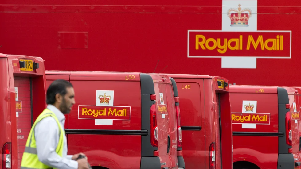 Brevbärare hos Royal Mail erbjuds nu en rejäl julbonus. Arkivbild.
