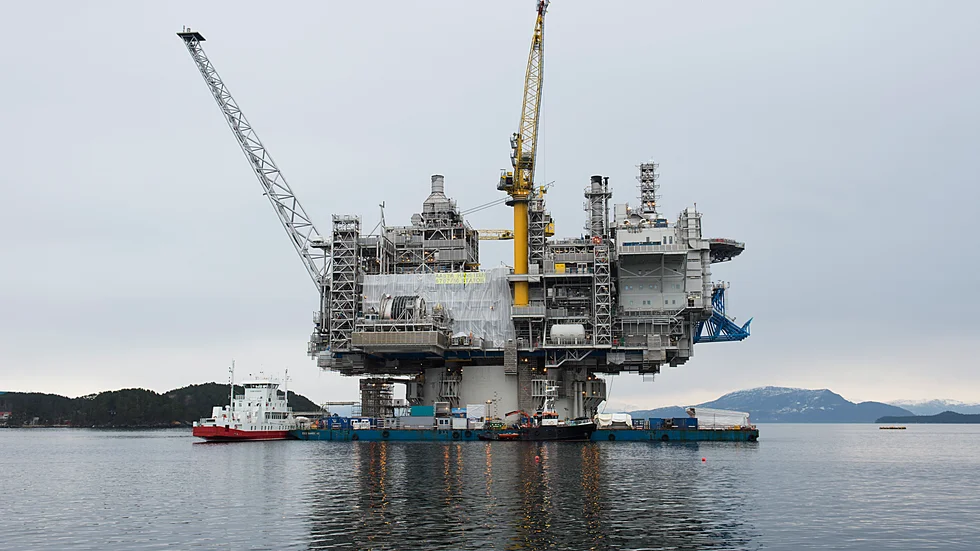 En svag norsk krona och tidigarelagda satsningar trycker upp den norska olje- och gasindustrins investeringsbudget. Arkivbild