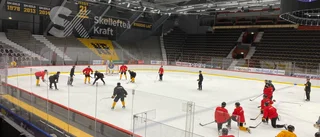 Tidigare stjärnforwarden med – på träningen inför första matchen