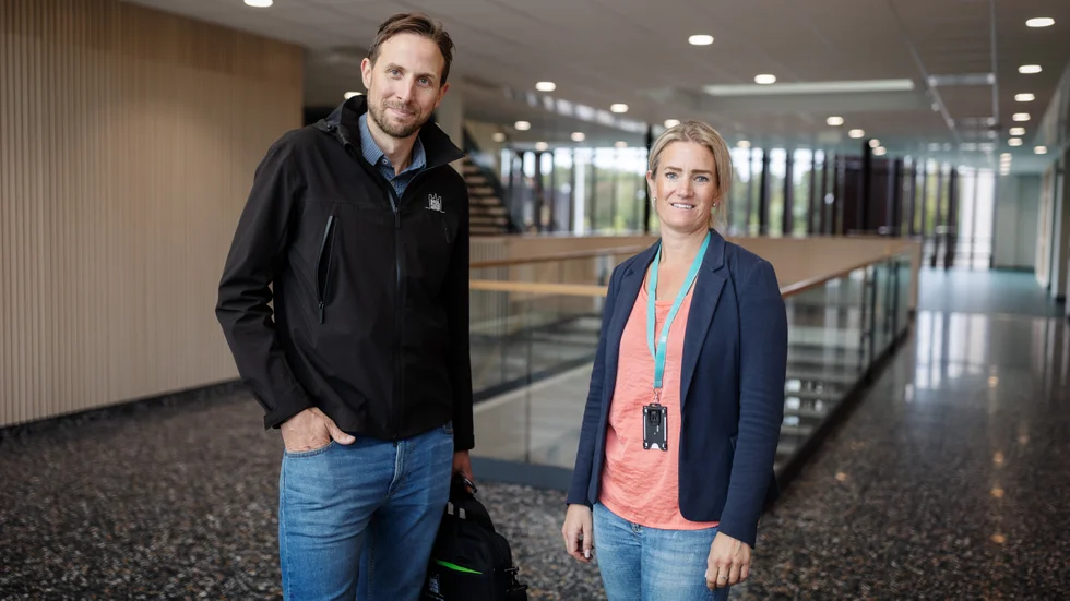 Fastighetsförvaltaren Nina Norling och Skolfastigheters projektchef Fredrik Ahlgren har jobbat länge med nya Brantingsskolan. De tog med UNT på en rundtur.