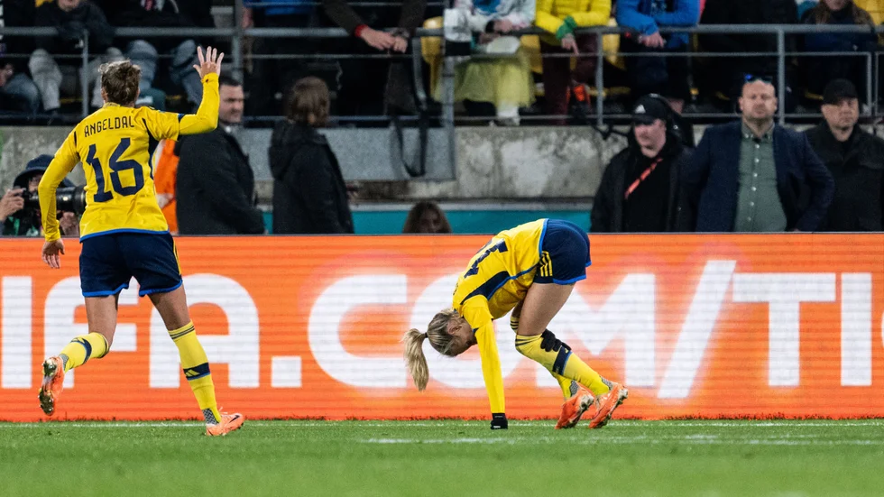 Sverige vann mot Italien med 5-0 och är klart för åttondelsfinal