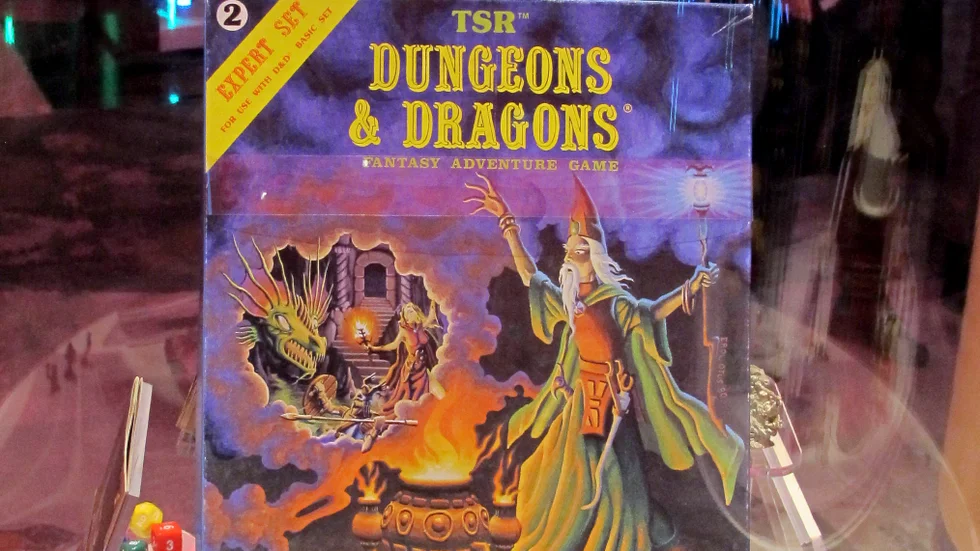 En klassisk "Dungeons & Dragons"-bok. Företaget bakom rollspelet har fått försäkra sina fans att de inte ska använda AI för kommande böcker. Arkivbild.