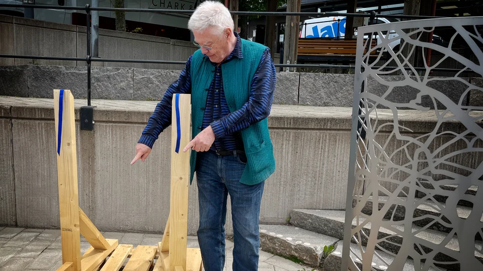 Det var i maj som Lasse Frisks konstverk stals från torget i Ödeshög.