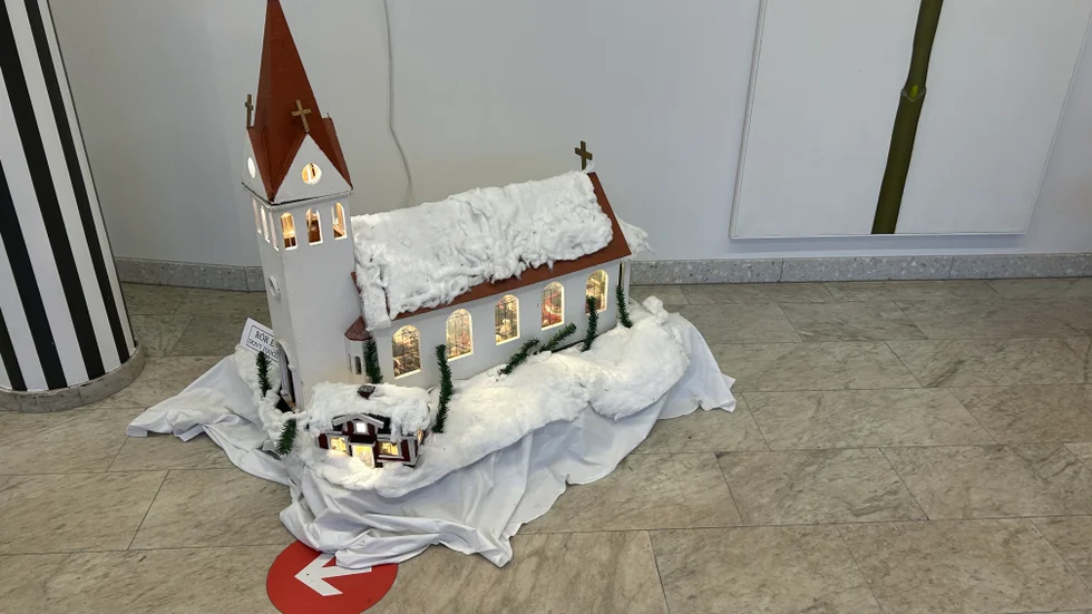 "Om någon tvingat in dig i en kyrka vore det en annan sak men att inte ens kunna se en kyrka utan att uppröras är väldigt märkligt i mina ögon", skriver en läsare.