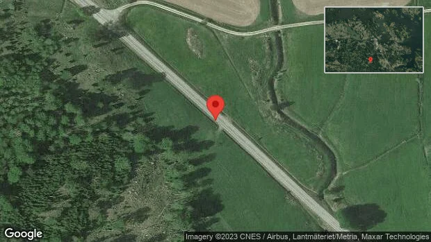 Nedfallna träd påverkar trafiken på väg 910
