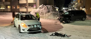 Två bilar i krock i Boden     