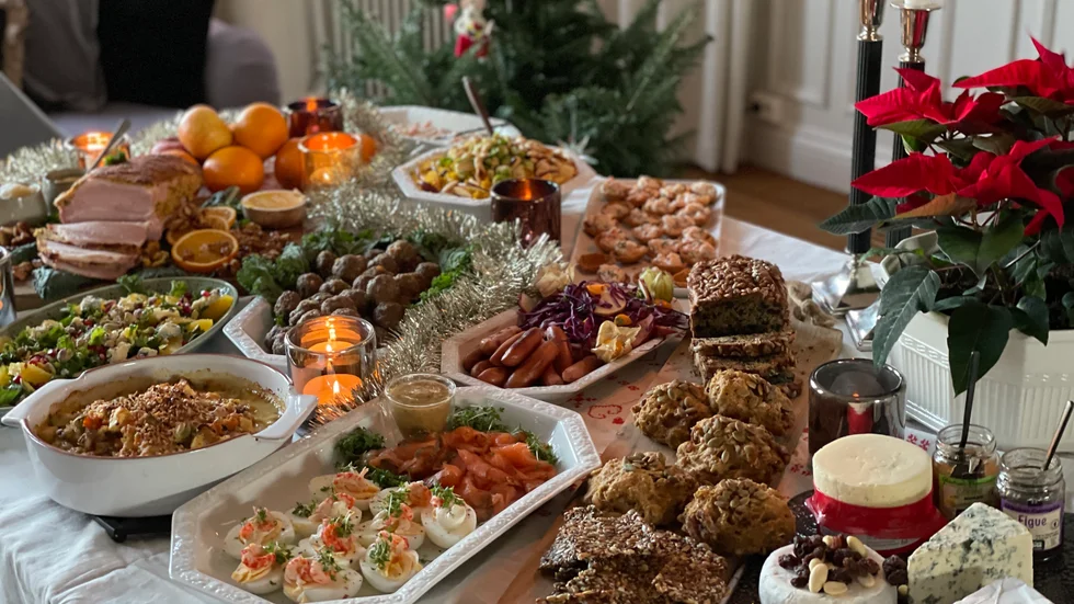 Jullbordsdags igen. Skribenten ger lite goda råd vad man kan avstå för att kunna unna sig någon extra "godsak" när det är jul.