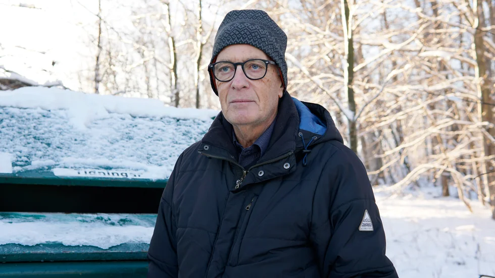 På stationen på Trumpetarevägen i Mantorp slänger Tommy Larsson sina förpackningar från de två senaste veckorna. "Häruppe brukar det se bra ut, nu är det ju extremt efter jul, men det brukar vara värre på stationen vid City Gross", säger han. I år har han firat jul i Ekerö, men i vanliga fall har också han mycket att slänga efter julhelgen. "Presentpapper och kartong blir det ju, och så får man tänka på snörena också. De är lite speciella", säger Tommy Larsson.