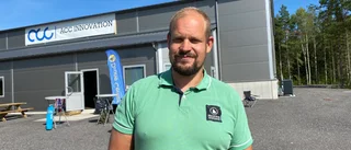 Företagaren Johan från Edsbruk tar hjälp av drönare
