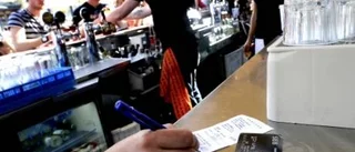Trio åtalas för krogfiffel