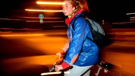Inte stoppad. Nora Ericsson har aldrig blivit stoppad av polisen och är inte rädd att bli bötfälld retroaktivt för att hon berättar för GA att hon cyklat utan lyse.