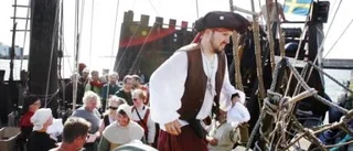 Pirater undsatta av Sjöräddningen