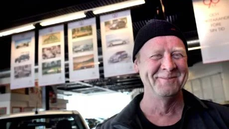 Jobbet är tryggat och en ny bil är köpt. Roger Möllerström är nöjd.
