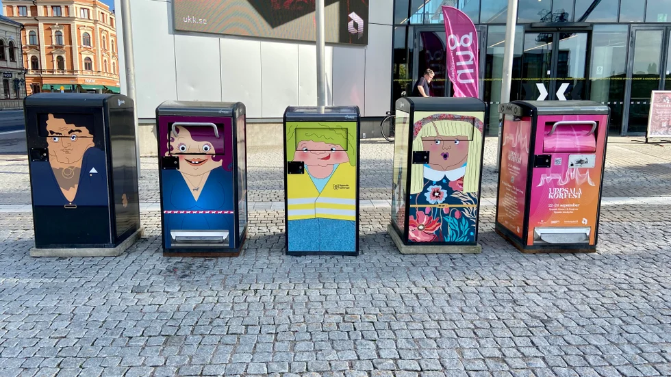Vilket sopgäng! Uppsala skräpkör står reda att brista ut i sång utanför UKK under helgens körfest.
