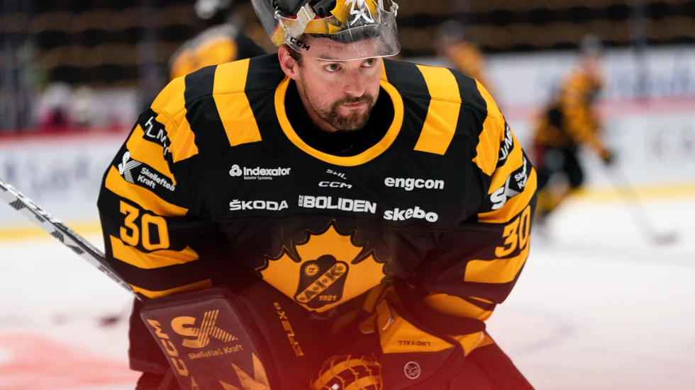 Gustaf Lindvall är tillbaka ”på riktigt” och tar platsen mellan stolparna mot Örebro.