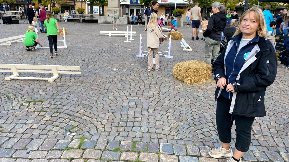 Lotta Bengtsson skulle gärna se fler och större aktiviteter i centrum, men säger att det krävs att även butikerna blir mer aktiva för att kunna locka till handel.