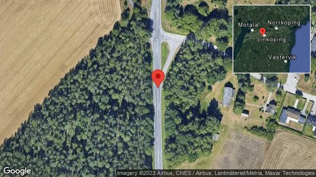 Fallna träd skapar problem i trafiken
