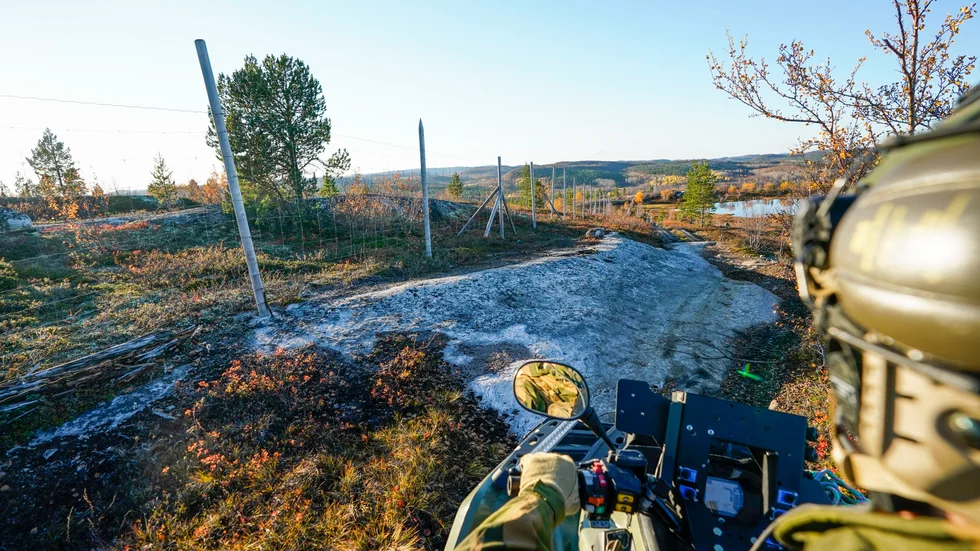 Norsk soldat vi gränsstationen Jarfjord vid norska gränsen. Arkivbild.