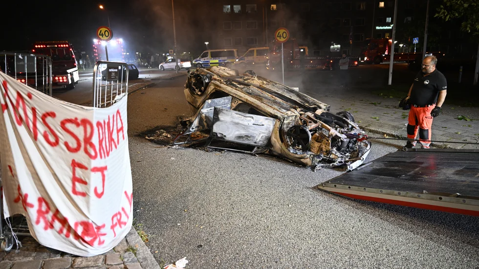Ett 20-tal bilar sattes i brand i samband med upploppet i Rosengård i början av september. Arkivbild.