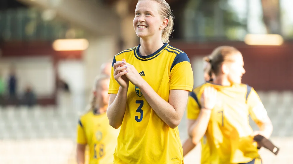 Emma Östlund får chansen i a-landslaget sedan Amanda Ilestedt lämnat återbud.
