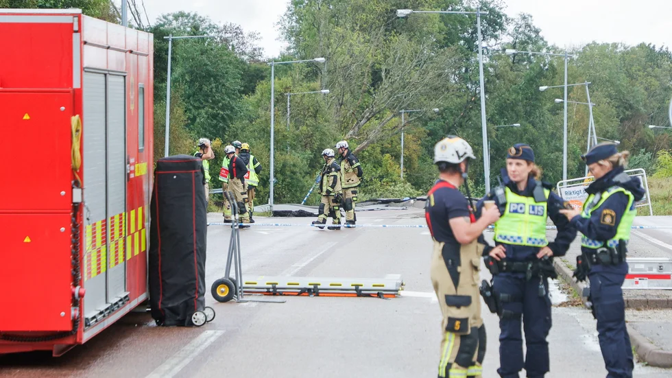 Räddningstjänsten avslutar sin insats vid skredområdet i Stenungsund. Bild från lördagen.