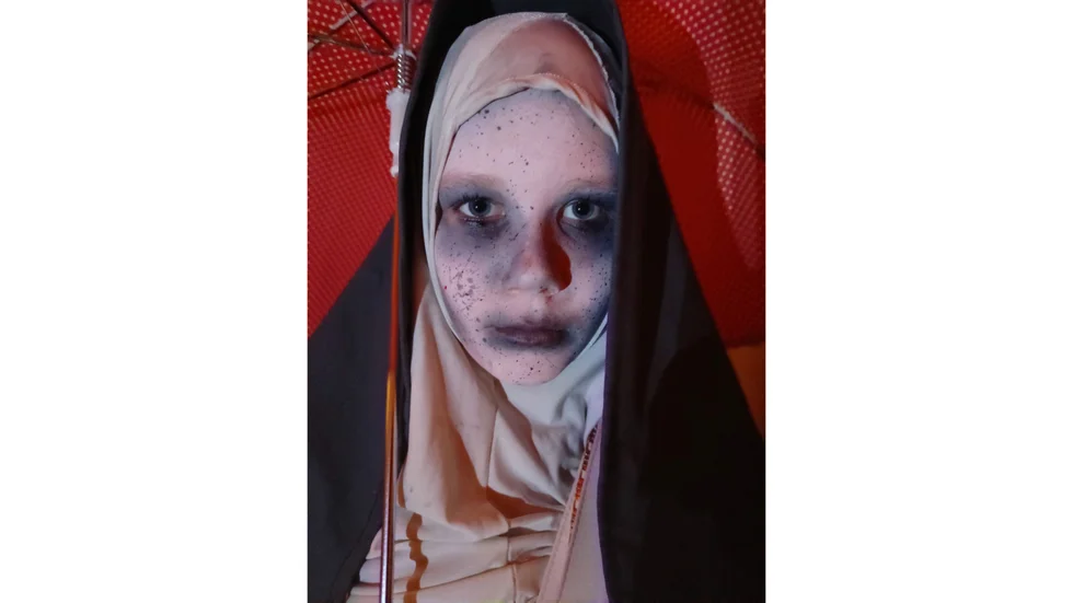 Myra Engberg, 11 år, som "The Nun". Hon har sminkat sig själv