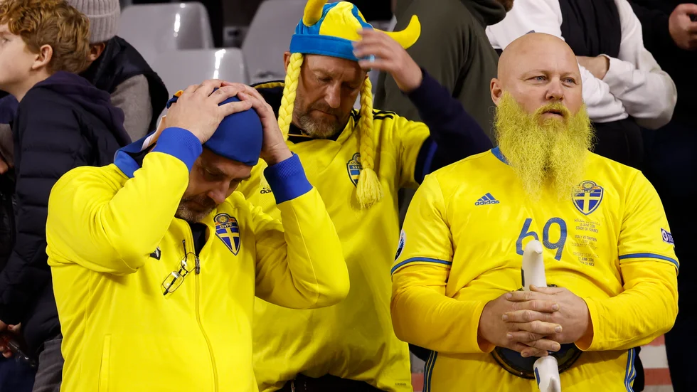 Svenskar i Bryssel. Matchen fick avbrytas efter att det stod klart att två svenskar skjutits till döds.
