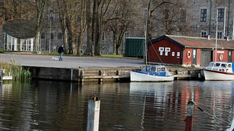 Den gamla hamnbyggnaden ska rivas och ersättas med en ny.