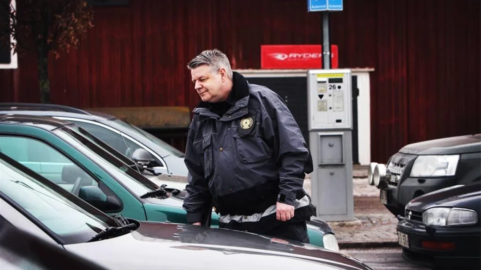 Det är många som är irriterade överatt det inte går att betala med kontokort som Visa på komunens parkeringar.