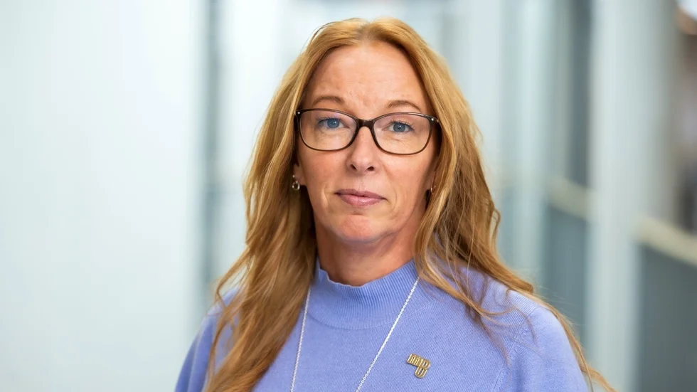 ”När man slutar på fotbollen, skolkar, skiter i betygen och slutar bry sig om kompisar... Då är det fara å färde”, säger Charlotta Hellström, lektor i folkhälsovetenskap.
