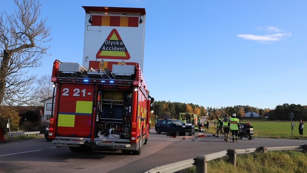 Motorcyklisten skadades allvarligt och vårdades över åta månader på sjukhus. Nu döms bilföraren. 