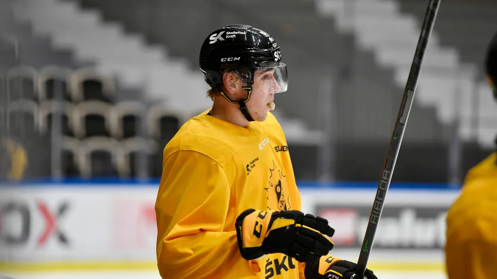 Linus Karlsson gör succé på rookielägret i Vancouver.