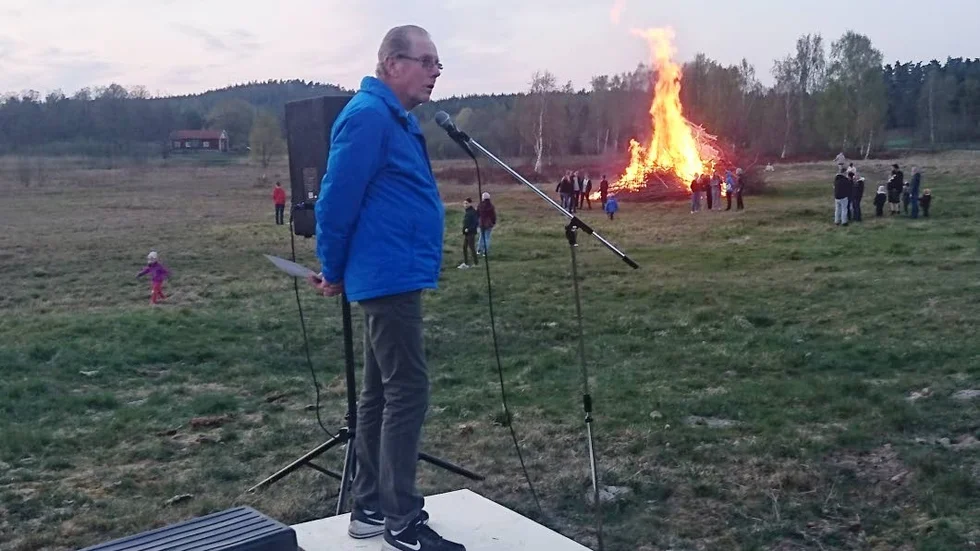 Gösta Erlandsson välkomnade våren med tal, när Valborg firades i Järnforsen.